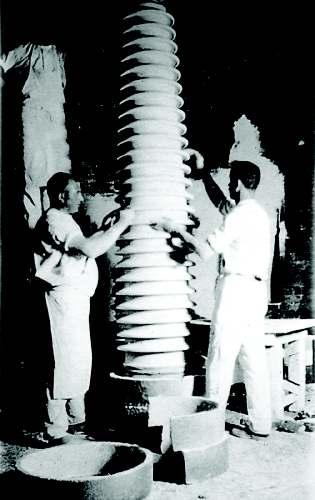 History insulators for voltages over 220 kv, resulted in considerable weight reductions. Figure 1: Manufacture of insulators around 1920.