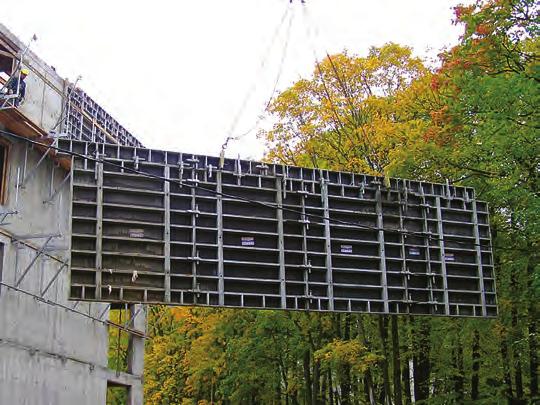 ALTRAD Baumann formwork features a frame structure made of steel sections 12 cm thick which are hot dip galvanised and filled with a special 15 mm thick plywood planking.