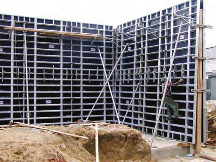 Midi Box wall formwork lt is a wall formwork so that it can be installed on the construction site in two manners depending on the width of the working boards, i.e.: without the crane - boards within 25 to 90 cm, and with the crane - boards within 90 to 240 cm.
