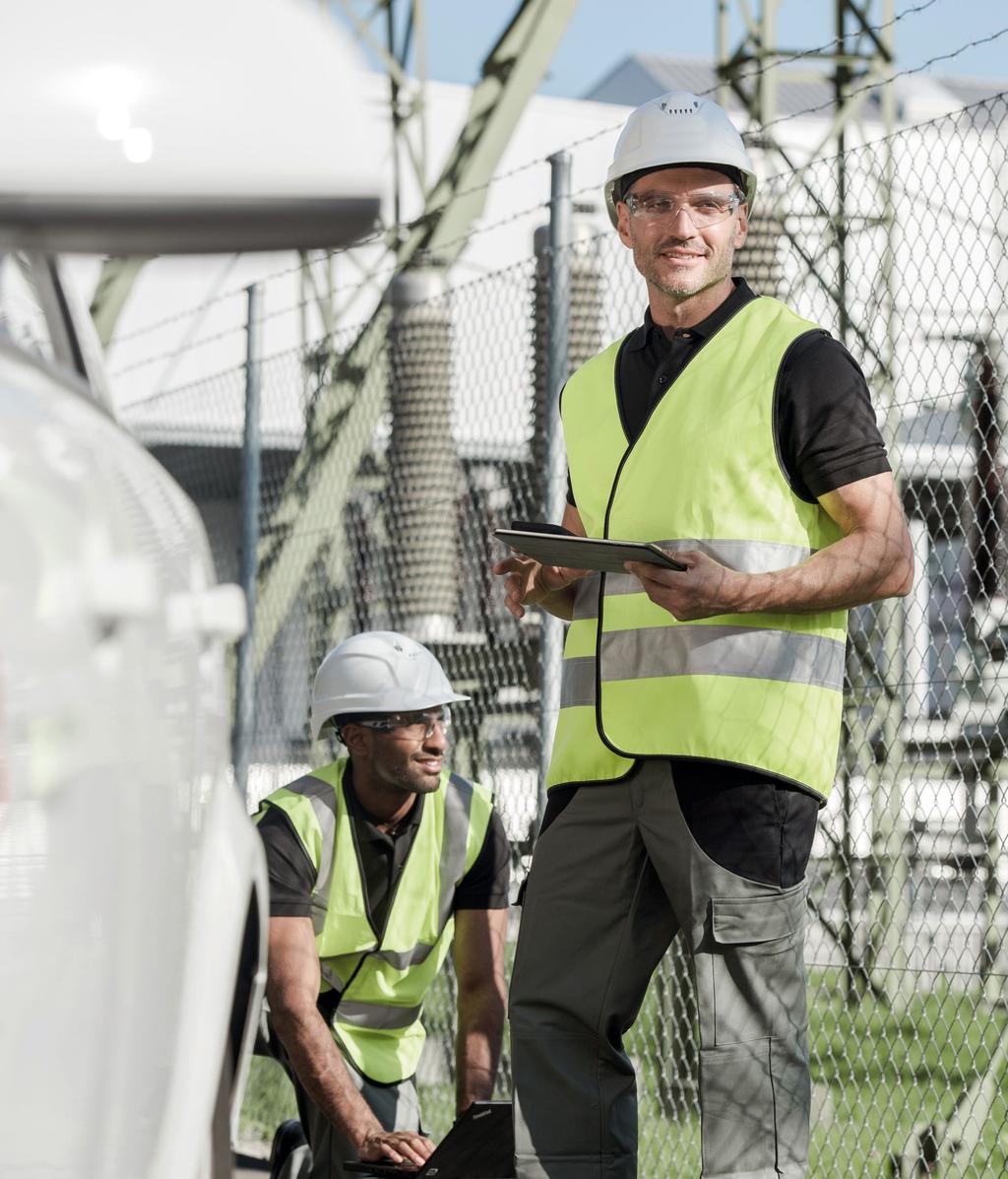 ABB ABILITY ELLIPSE CONNECTED ASSET LIFECYCLE MANAGEMENT 13 ABB Ability Ellipse WFM benefits: Two-way delivery of critical maintenance information including visual confirmations Mobile access,