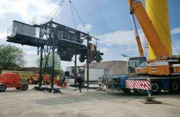 Assembling a mobile asphalt mixing plant involves the very brief use of cranes, i.e. two 60 t cranes are required on site for maximally three days, whether you are setting up the mixing tower, the