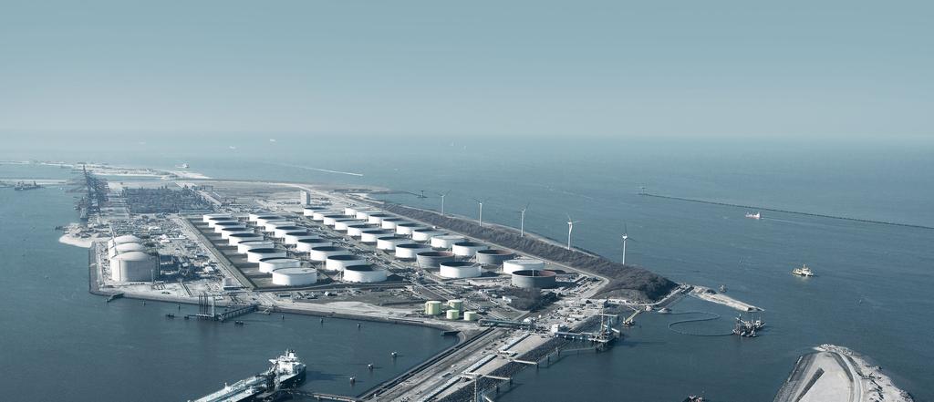 LNG Masterplan Rhine-Main-Danube June 2015 LNG is the most promising alterna tive shipping fuel Facilitating a wide-scale use of LNG as fuel and cargo for inland shipping Masterplan for LNG delivers