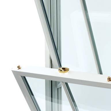 The three-chambered sash profi les are designed with two front chambers to achieve good heat insulation and allow isolated drainage.