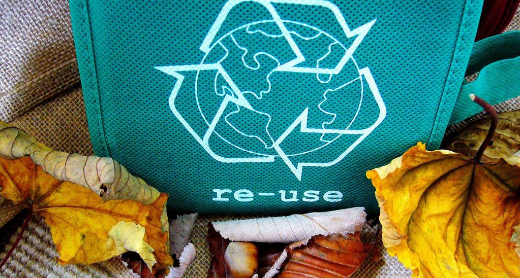 SUSTAINABLE LIVING GUIDE FRESH STUDENT LIVING WASTE On average every person in the UK throws away their own body weight in rubbish every 7 weeks.