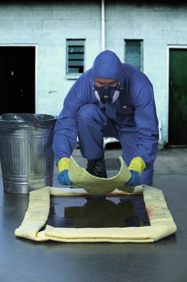 3M Sorbents Different Types of Sorbents 3M s ideal for absorbing oil and other industrial fl uids cleanly, safely and