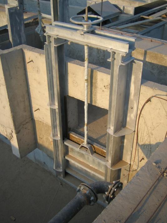 The frame can either be embedded in to the concrete channel or fixed by steel anchorage on the