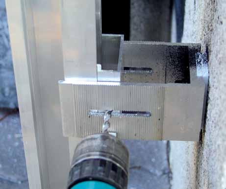 Install the bearing profiles in the U-wall-holders at floor level, and align and rivet them with a