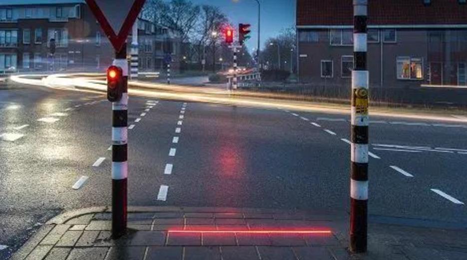 In the Dutch town of Bodegraven taffic lights were installed on the pavement - the direction where everyone is already looking.