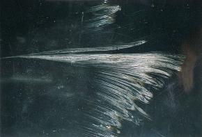 Splay (silver streaks) Silver streaks are the splash appearance of moisture, air, or charred plastic