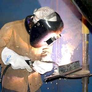 Figure 11-28 shows FCAW being used. Note the welder s hand shield in place to protect from the higher heat created by the FCAW process.