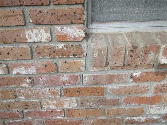 Exterior The hot and humid, Houston area summers are hard on the home exterior, also. You may see issues such as these in your report: Wood rot observed on areas of house / garage.