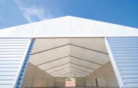 and thus combine the advantages of a flexible tarpaulin with the insulating properties of the sandwich panels. We offer a wide range of accessories, including gates, doors and windows.