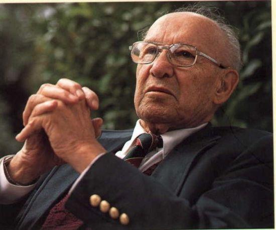 Peter Drucker (1909 2005) Described as "the founder of modern management" Austrian-born American management consultant A leader in the development