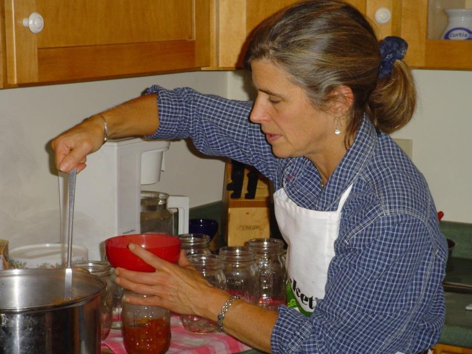 ON-FARM EDUCATIONAL PROGRAMS School visits & guided tours Cooking & preserving