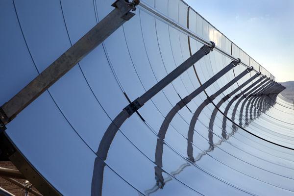 4. APPLICATIONS Light weight and durable to high wind events, polymer film reflectors have applications in commercial-scale installations and utility-scale solar thermal and CPV applications.