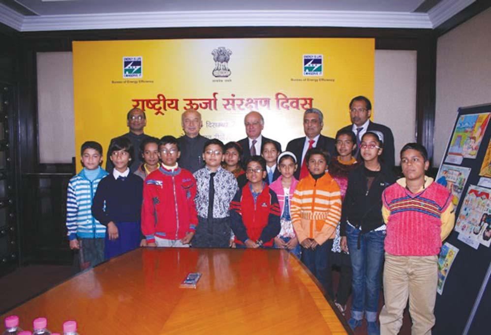 Shri Sushilkumar Shinde Minister of Power and DG, BEE, Secretary Power & Chairperson CEA with Prize winning Children equipments and appliances under program implementation on voluntary basis with 5