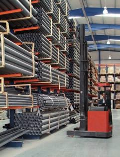 Heavy duty cantilever racking, for heavy loads manoeuvred by both automatic or
