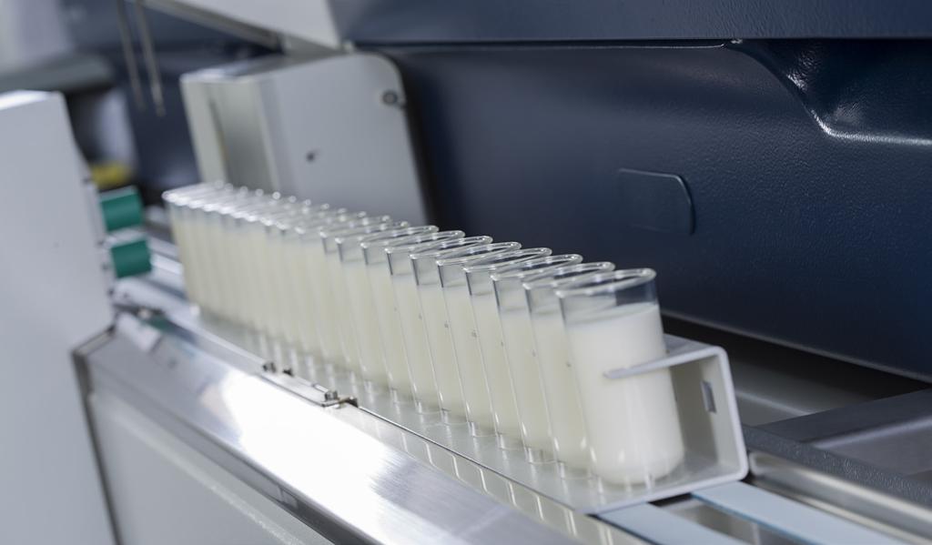 CombiFoss TM 7 Herd-improvement and payment testing in one integrated unit The CombiFoss 7 seamlessly integrates MilkoScan 7 RM and Fossomatic 7 or Fossomatic 7 DC to test raw milk for up to 19