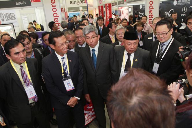 Yaacob Ibrahim, Singapore Minister For Communications and
