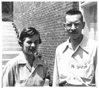ADDITIONAL EVIDENCE FOR DNA Alfred Hershey & Martha Chase (1952) E.