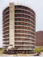 Make-up of a curved scaffold Curved structures are made up by using a combination of rectangular and trapezium shaped bays - depending on the radius of curve required.
