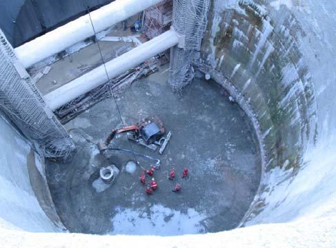 Picture 8 shows a view of the bottom of the shaft during the phase of waterproofing, after the construction of the slab concrete botton. Picture 6. Bottom of the shaft 20/06/2012 at level 750.