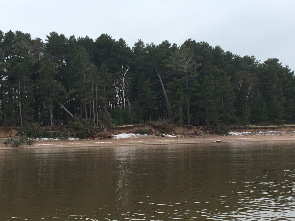 MINNESOTA POINT EROSION Potential Benefits from Dredged Material Placement - Slow/stop erosion and loss of material - Prevent loss of old