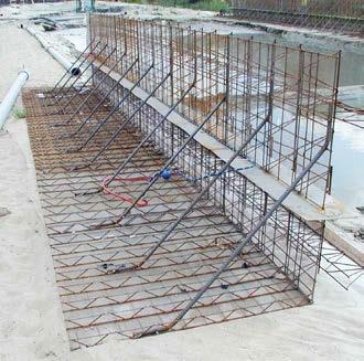 Working joints for underwater elements Stremaform formwork elements for underwater base slabs are factory-made formwork elements that are delivered to site unassembled.