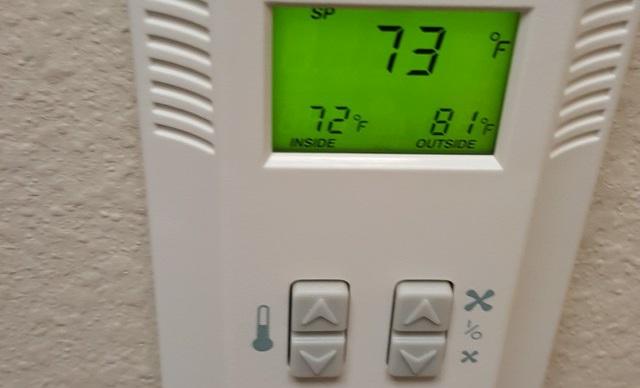 The room is equipped with a dedicated thermostat.