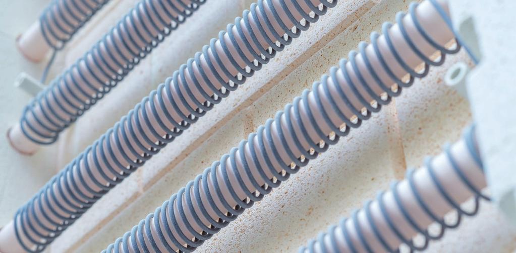 Tubes made of alumina used as guide tubes for heating elements Insulation beads made of alumina used to partially