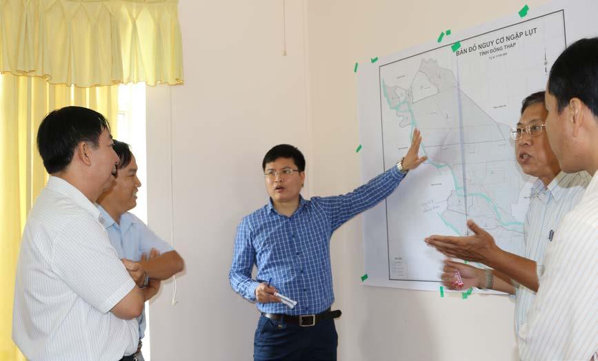 Officials of Tra Vinh DARD showed the affected rice areas in the