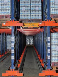 This solution, which can store approximately 7,500 pallets, is perfect to achieve high storage capacity while increasing workflows.
