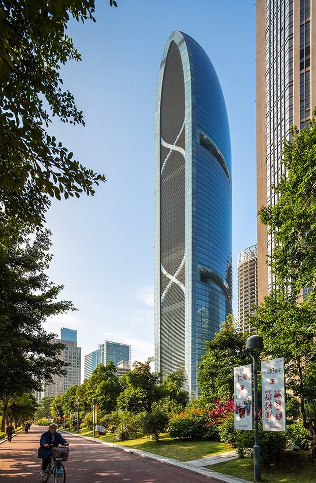 High Performance Envelope: East & West Elevations Pearl River Tower s design incorporates a dynamic high performance building envelope that provides superior thermal performance, controls solar