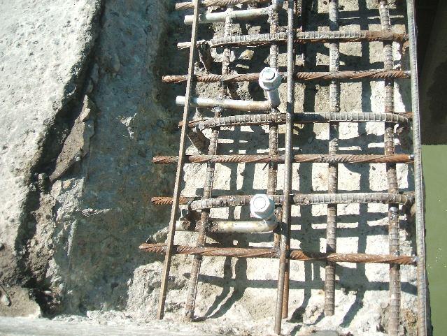 The fractures of concrete have made the gap of expansion joints wider and compelled the expansion joints to drop/sunk.