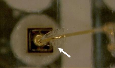 The thermally induced tension to the LED is so high that the connecting point between lead frame and chip adhesive is torn open.