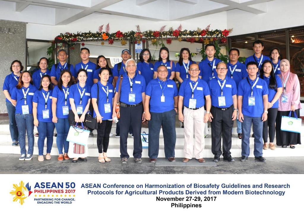 Delegates of the ASEAN Conference on Harmonization of Biosafety Guidelines and Research Protocols for Agricultural Products derived from Modern Biotechnology, during their visit to the