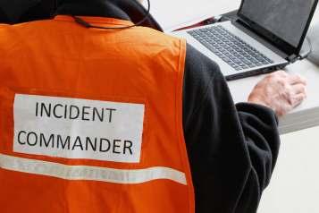 INCIDENT CLICK TO MANAGEMENT EDIT MASTER PRINCIPLES TITLE STYLE Initial site command and control Follow guidance in the