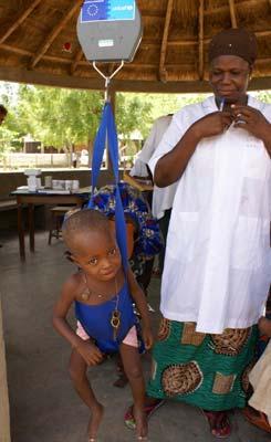 Consequently, UNICEF launched efforts to fight high levels of malnutrition, opening 212 rehabilitation centres in partnership with the Togolese Government, providing more than 200 tonnes of