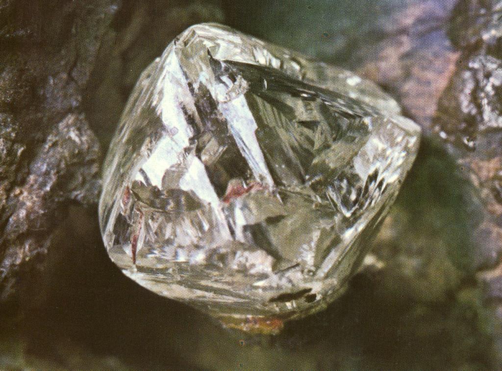 Diamond uncut octahedron, ~1cm 3-D