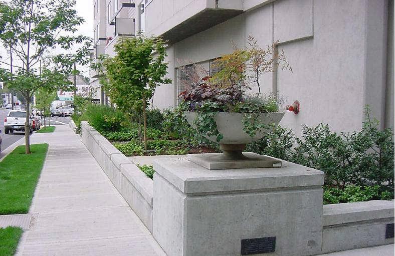 C H A P T E R 4 : L I D Flow-through Planter D E S I G N G U I D E Best Uses Management of roof runoff Next to buildings Dense urban areas Where infiltration is not desired Advantages Can be used