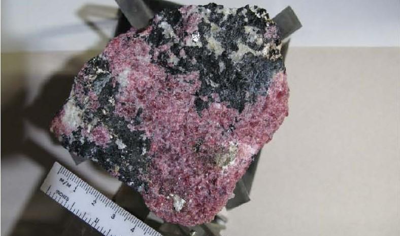 Kipawa Deposit: High value - Low cost Minerals: Medium grained and