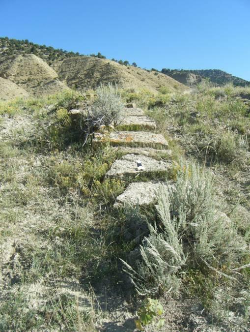 construction corridor. In Wyoming, Alpine archaeologists documented 50 cultural resources sites and 29 isolated finds in the 48-mile-long segment.
