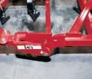 At the same time, the self-leveling hitch maintains a level frame from front-to-rear regardless of operating depth. MODEL 5055-44 With a 5-row spike drag 1 2 3 3YEAR 4 5 6 1.