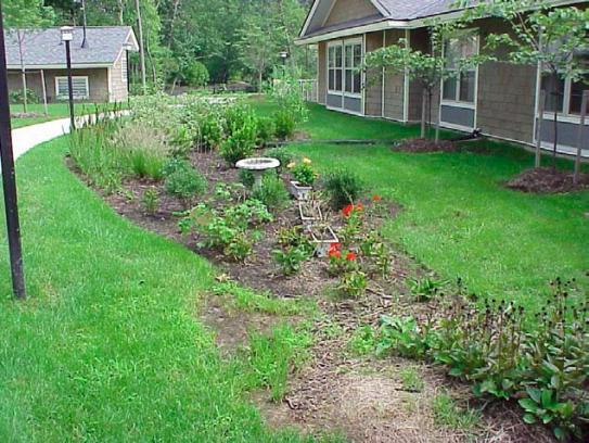 Bioretention Filter BMP FACT SHEET Aliases: Rain Gardens / Green Alleys Description: planting areas in shallow basins designed to increase storm water infiltration to groundwater while providing