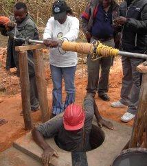 4 Safety measures and tips Digging a well is not without risks.