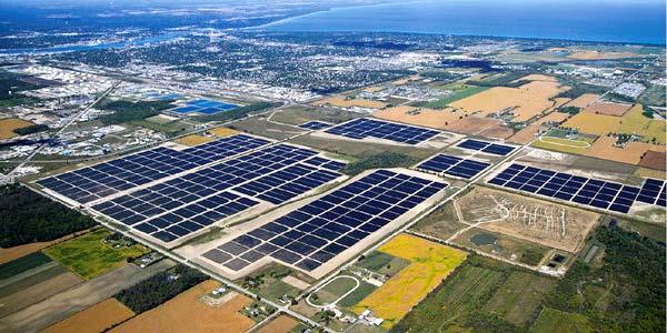 Solar PV Power Projects Sarnia Photovoltaic Power Plant 80 MW Cd Te Thin Film Photovoltaic Ontario, Canada Completed: 2010 Carbon Offset: 39,000 tons/ year Ontario Power 20-year PPA Built with First