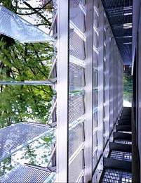 sustainable buildings Double-skin facades for office buildings left: Multimedia Center, Hamburg, Germany by