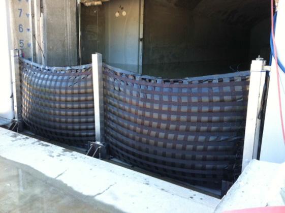 Brought to you by: Vertically Deployed Flex-Wall The Flex-Wall is a high strength, tension fabric wall that can be deployed rapidly for flood protec on around buildings, doorways, power sta ons, and