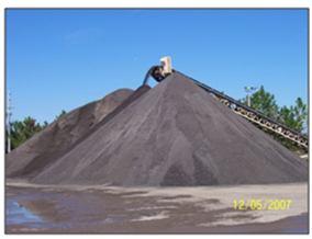 Chapter 3 - Reclaimed Asphalt Pavement in Asphalt Mixtures: State of The Practice, Apri... Page 4 of 15 Figure 15. Photo. Fine fractionated RAP stockpile. Figure 16. Photo. Coarse fractionated RAP stockpile.