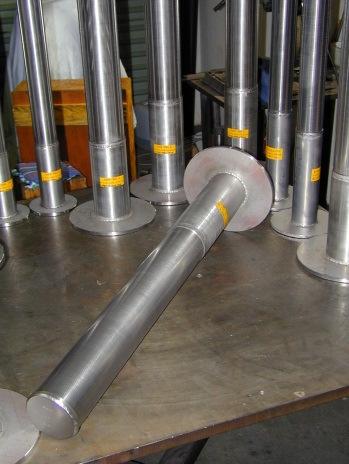 1.3 WEDGE WIRE SCREEN CYLINDER STRAINERS & ELEMENTS Robust and versatile for multi-faceted applications in demanding production environments Design & Properties: Wedge wire screens are made from bars